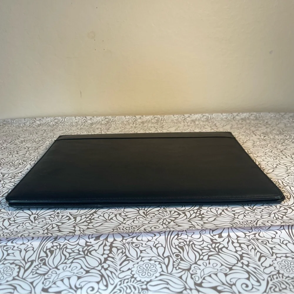 Buxton Velvet Touch Cowhide Exterior Folder